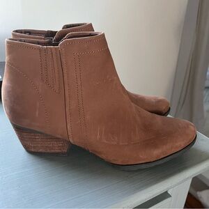 Blondo Suede Heeled Ankle booties Sz 8